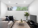 https://images.listonce.com.au/custom/160x/listings/32-renshaw-street-doncaster-east-vic-3109/522/01649522_img_10.jpg?cjidDN_DOco