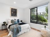 https://images.listonce.com.au/custom/160x/listings/32-renshaw-street-doncaster-east-vic-3109/522/01649522_img_12.jpg?bU9jw998dCk