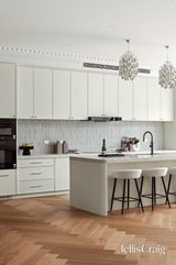 https://images.listonce.com.au/custom/160x/listings/32-whittens-lane-doncaster-vic-3108/887/01976887_img_05.jpg?GjNDWsY2D70