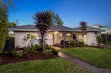 https://images.listonce.com.au/custom/160x/listings/32-woodhouse-grove-box-hill-north-vic-3129/512/01743512_img_08.jpg?3tseoTdNlB8