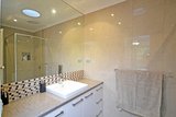 https://images.listonce.com.au/custom/160x/listings/320-ross-road-croydon-vic-3136/993/01912993_img_05.jpg?MEIu0MBeR54