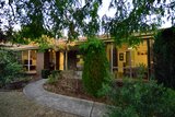 https://images.listonce.com.au/custom/160x/listings/320-ross-road-croydon-vic-3136/993/01912993_img_07.jpg?jh-pNUyYd_I