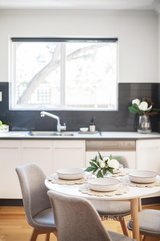 https://images.listonce.com.au/custom/160x/listings/321-holloway-street-ormond-vic-3204/480/01036480_img_04.jpg?dduFv88l0MQ