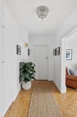 https://images.listonce.com.au/custom/160x/listings/324-acland-street-st-kilda-vic-3182/744/01628744_img_08.jpg?KJq6Pf1N0o0