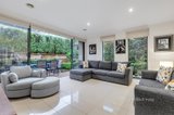 https://images.listonce.com.au/custom/160x/listings/324-adrienne-crescent-mount-waverley-vic-3149/988/01576988_img_02.jpg?QLb0Wtj9wE8