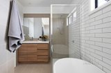 https://images.listonce.com.au/custom/160x/listings/324-pennell-avenue-st-albans-vic-3021/005/01132005_img_11.jpg?d6QtTJ2hfIc