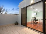 https://images.listonce.com.au/custom/160x/listings/3259-esplanade-altona-vic-3018/492/01203492_img_08.jpg?FWd7nB8xlUk