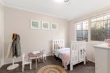 https://images.listonce.com.au/custom/160x/listings/326-luck-street-eltham-vic-3095/184/00819184_img_10.jpg?_7sbw6vP16A