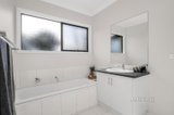 https://images.listonce.com.au/custom/160x/listings/328-jarvis-avenue-croydon-vic-3136/322/01562322_img_12.jpg?pbaUCXwV6OM