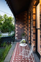 https://images.listonce.com.au/custom/160x/listings/33-barry-street-northcote-vic-3070/589/00985589_img_02.jpg?vs5jMvD20go