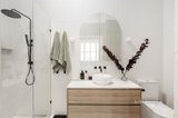 https://images.listonce.com.au/custom/160x/listings/33-bowen-street-prahran-vic-3181/140/01631140_img_09.jpg?-vIxx4hPZSI