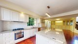 https://images.listonce.com.au/custom/160x/listings/33-douglas-street-toorak-vic-3142/916/01837916_img_04.jpg?cUi_rKRydV8