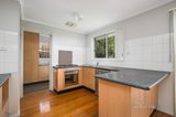 https://images.listonce.com.au/custom/160x/listings/33-durham-crescent-hoppers-crossing-vic-3029/547/01281547_img_05.jpg?gAcNP3Ui_d4