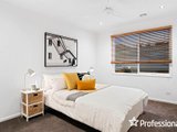 https://images.listonce.com.au/custom/160x/listings/33-freshfield-avenue-mooroolbark-vic-3138/513/01526513_img_13.jpg?IYp_ovdtp8E