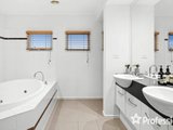 https://images.listonce.com.au/custom/160x/listings/33-freshfield-avenue-mooroolbark-vic-3138/513/01526513_img_15.jpg?TI4079mFD9g