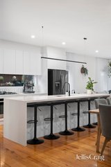 https://images.listonce.com.au/custom/160x/listings/33-garden-street-ringwood-vic-3134/079/01886079_img_06.jpg?M91jj83dEL0