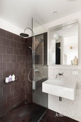 https://images.listonce.com.au/custom/160x/listings/33-hertford-street-fitzroy-vic-3065/922/01908922_img_17.jpg?nRANEshgJ74