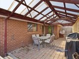 https://images.listonce.com.au/custom/160x/listings/33-newham-way-altona-meadows-vic-3028/684/01202684_img_07.jpg?trop7OGIi5Y