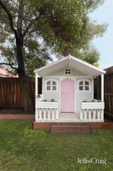 https://images.listonce.com.au/custom/160x/listings/33-rossmoyne-street-thornbury-vic-3071/666/01948666_img_11.jpg?zqyO3uj-fyU