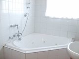 https://images.listonce.com.au/custom/160x/listings/33-spruhan-avenue-norlane-vic-3214/977/01698977_img_05.jpg?dzpK9HMLou0