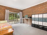 https://images.listonce.com.au/custom/160x/listings/33-strathclyde-crescent-woodend-vic-3442/713/00981713_img_09.jpg?o42RoRuVCkQ