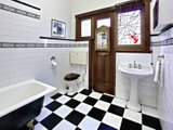 https://images.listonce.com.au/custom/160x/listings/33-vautier-street-elwood-vic-3184/735/01793735_img_09.jpg?lHWCzsm2bLA