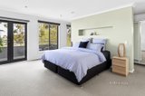 https://images.listonce.com.au/custom/160x/listings/33-white-gum-drive-hamlyn-heights-vic-3215/770/01597770_img_06.jpg?5h1iMQsb6GA