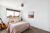 https://images.listonce.com.au/custom/160x/listings/33-white-gum-drive-hamlyn-heights-vic-3215/770/01597770_img_15.jpg?MdV_WfH7EEQ