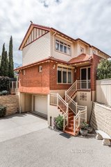 https://images.listonce.com.au/custom/160x/listings/330-caroline-street-aberfeldie-vic-3040/354/01118354_img_13.jpg?fFKCfThvwX4