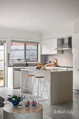 https://images.listonce.com.au/custom/160x/listings/330-monomeith-street-mooroolbark-vic-3138/113/01931113_img_09.jpg?q-6tZwlNZSE
