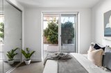 https://images.listonce.com.au/custom/160x/listings/332-bay-street-brighton-vic-3186/233/01982233_img_12.jpg?FC80YzOYGYo