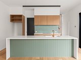 https://images.listonce.com.au/custom/160x/listings/33b-wattle-bird-crescent-barwon-heads-vic-3227/069/01979069_img_05.jpg?TvNK0gq_B6w