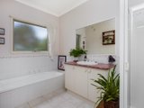 https://images.listonce.com.au/custom/160x/listings/34-adair-street-east-maldon-vic-3463/014/00895014_img_11.jpg?6pZt53p1KFo