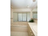 https://images.listonce.com.au/custom/160x/listings/34-challis-street-newport-vic-3015/983/01613983_img_06.jpg?CRyCSkIrExE