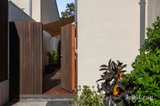https://images.listonce.com.au/custom/160x/listings/34-coniston-street-diamond-creek-vic-3089/064/01768064_img_02.jpg?Yjshd9YxXK4
