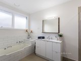 https://images.listonce.com.au/custom/160x/listings/34-helston-street-balwyn-north-vic-3104/013/00978013_img_08.jpg?4DmkX-EXymw