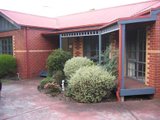 https://images.listonce.com.au/custom/160x/listings/34-hull-road-croydon-vic-3136/123/01525123_img_01.jpg?YAlZF3H09hk