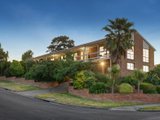 https://images.listonce.com.au/custom/160x/listings/34-santa-rosa-boulevard-doncaster-east-vic-3109/555/00978555_img_01.jpg?Z5znvquHmtc