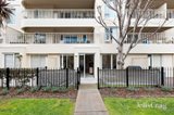 https://images.listonce.com.au/custom/160x/listings/34-seisman-place-port-melbourne-vic-3207/244/01979244_img_03.jpg?eyQhC8pWUOY