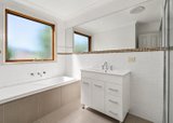 https://images.listonce.com.au/custom/160x/listings/34-springfield-avenue-croydon-vic-3136/061/01971061_img_06.jpg?edcj0vWEh9M