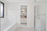 https://images.listonce.com.au/custom/160x/listings/34-stuart-drive-woodend-vic-3442/833/01897833_img_09.jpg?KBraa3hN_TU