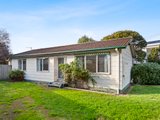 https://images.listonce.com.au/custom/160x/listings/34-thorn-street-barwon-heads-vic-3227/800/01930800_img_03.jpg?AotDMiKHe7k
