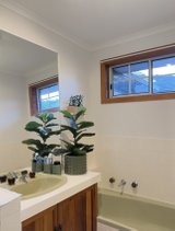 https://images.listonce.com.au/custom/160x/listings/344-crestmoor-drive-highton-vic-3216/810/01907810_img_24.jpg?-V-zIS-Su-o