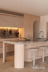 https://images.listonce.com.au/custom/160x/listings/345-rossmoyne-street-thornbury-vic-3071/655/01954655_img_04.jpg?Ay7PgOVbl6w