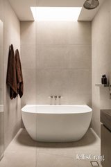 https://images.listonce.com.au/custom/160x/listings/345-rossmoyne-street-thornbury-vic-3071/655/01954655_img_17.jpg?H6vrw1hkXjE