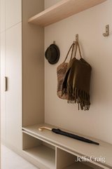 https://images.listonce.com.au/custom/160x/listings/345-rossmoyne-street-thornbury-vic-3071/655/01954655_img_21.jpg?WxCH3BrRyVM
