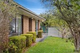 https://images.listonce.com.au/custom/160x/listings/35-jennings-street-kyneton-vic-3444/002/01582002_img_01.jpg?tN8cyC4CP-Y