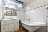 https://images.listonce.com.au/custom/160x/listings/35-market-street-essendon-vic-3040/179/01180179_img_05.jpg?dTuR_wzJ9jg