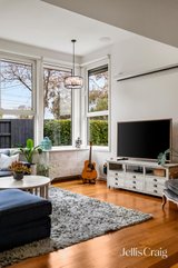 https://images.listonce.com.au/custom/160x/listings/35-mcswain-street-parkdale-vic-3195/426/01769426_img_04.jpg?RahadId_cy8