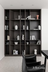 https://images.listonce.com.au/custom/160x/listings/35-rowen-street-glen-iris-vic-3146/984/01980984_img_13.jpg?1b-P8vz1nBc